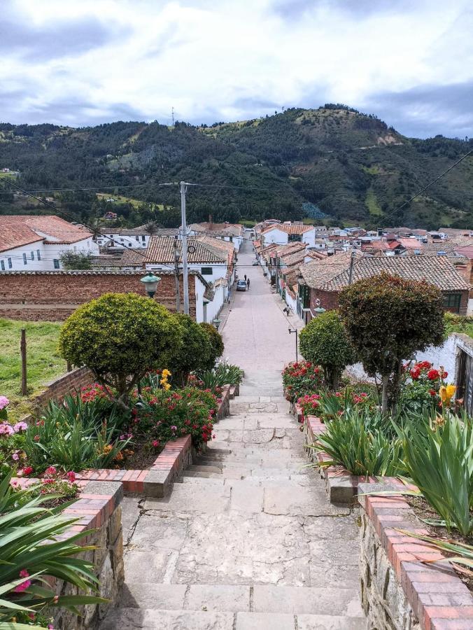 Hotel Porton De Oceta Mongui Bagian luar foto
